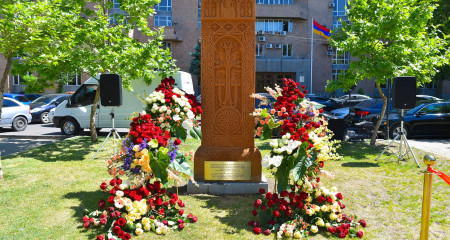 Erewań - odsłonięcie pomnika - chaczkaru poświęconego Świętemu Janowi Pawłowi II 